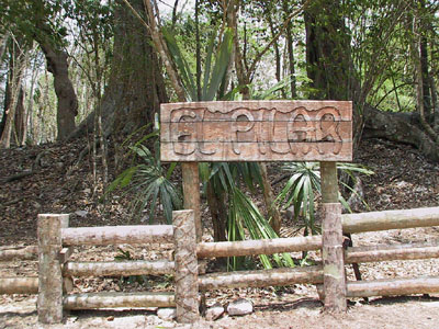 El Pilar Sign